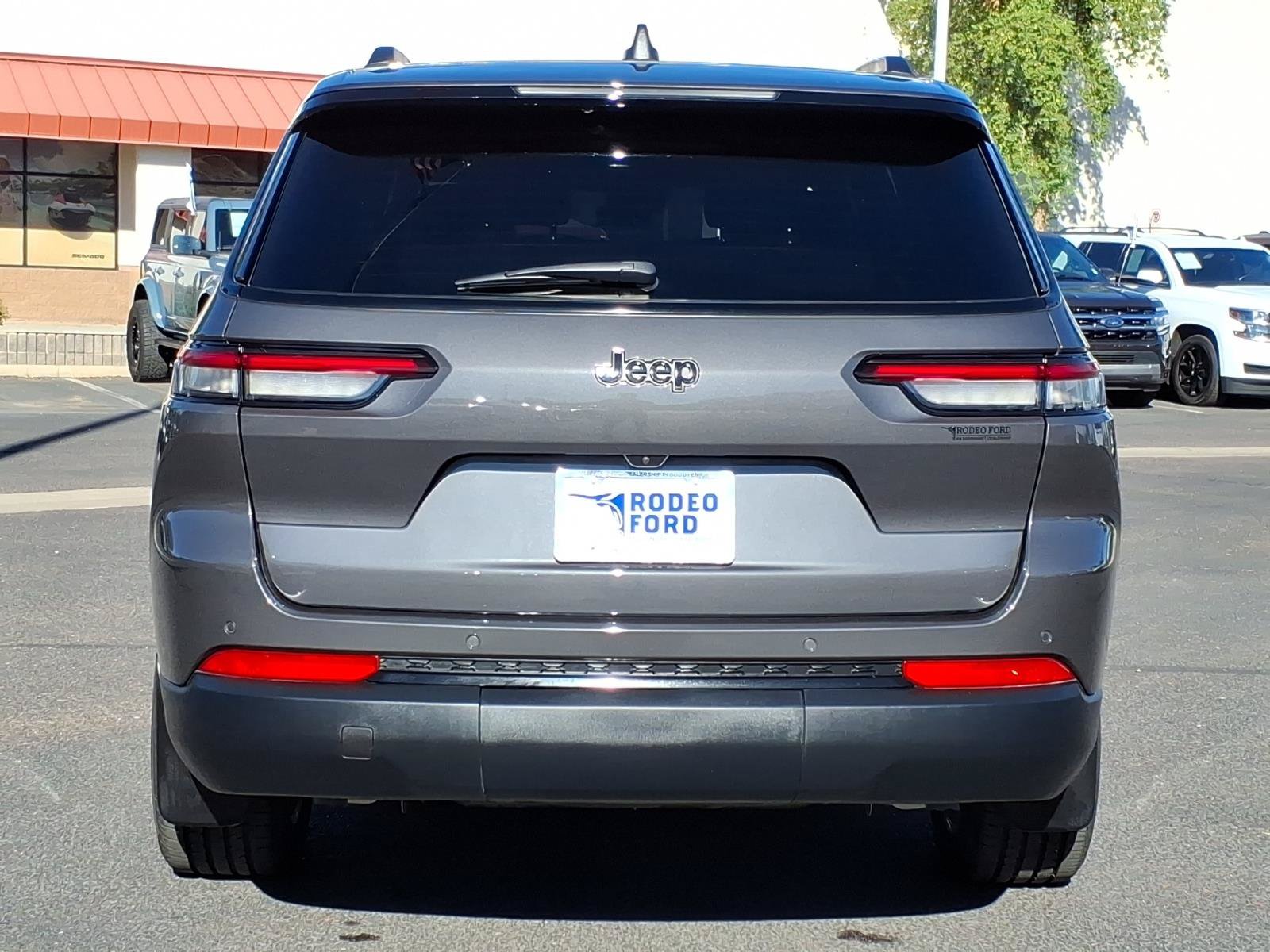 Used 2025 Jeep Grand Cherokee L Altitude RWD image 4
