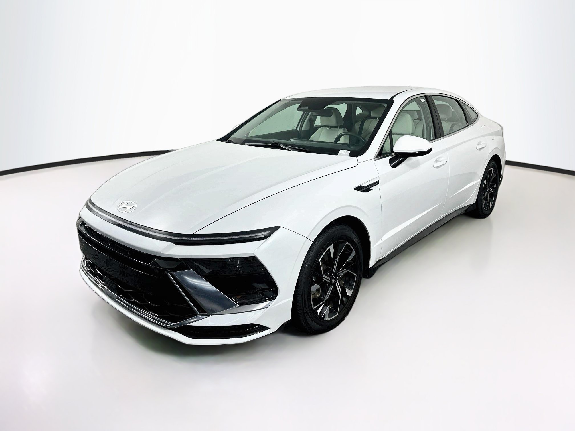 Used 2025 Hyundai Sonata SEL FWD image 3