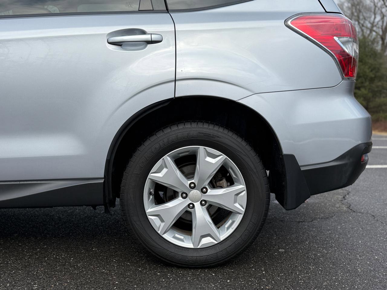 Used 2015 Subaru Forester 2.5i Premium w/ All-Weather Package AWD/4WD image 9