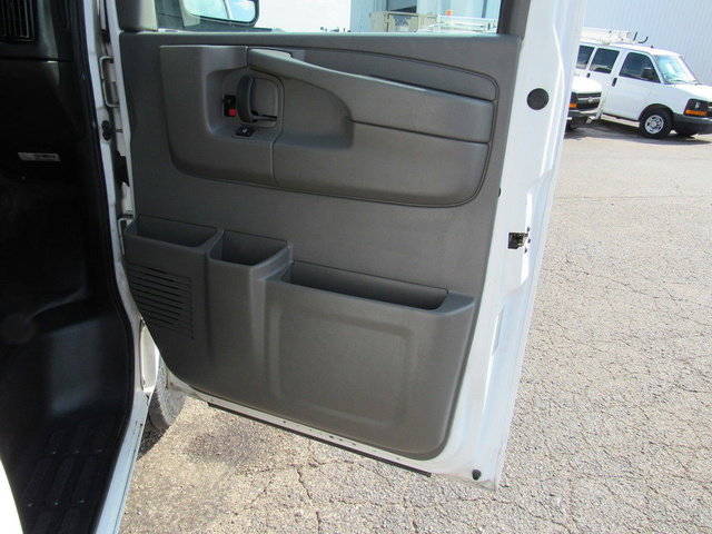 Used 2014 Chevrolet Express 2500 RWD image 12