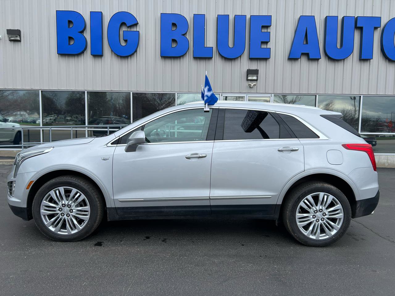 Used 2017 Cadillac XT5 Premium Luxury image 2