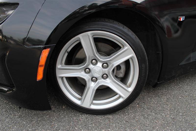 Used 2022 Chevrolet Camaro LT RWD image 9