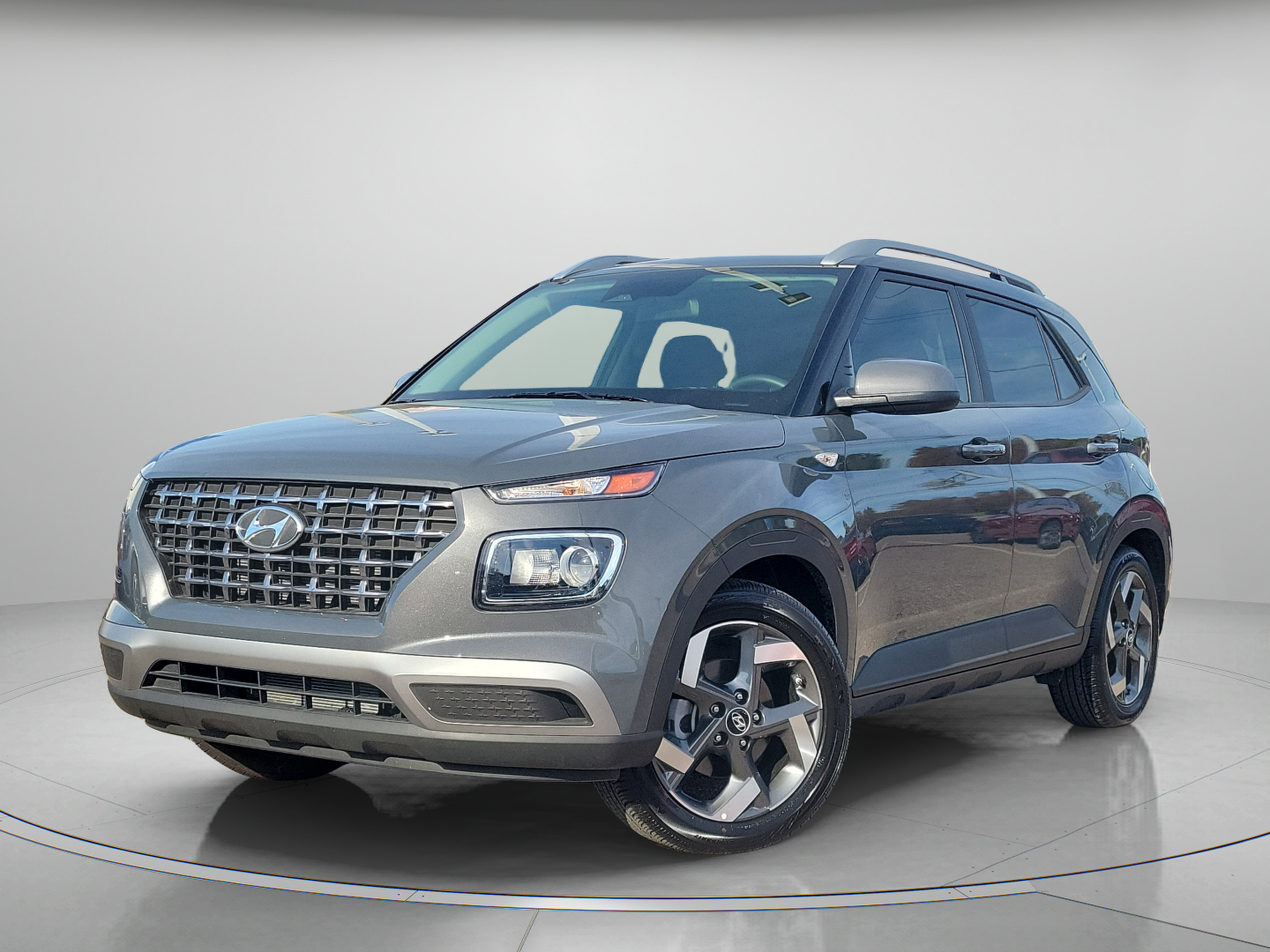 Used 2025 Hyundai Venue SEL FWD image 2