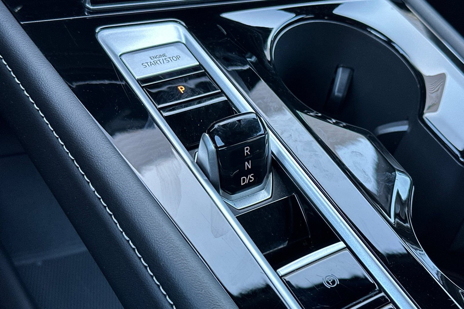 Used 2025 Volkswagen Atlas Cross Sport SE image 23