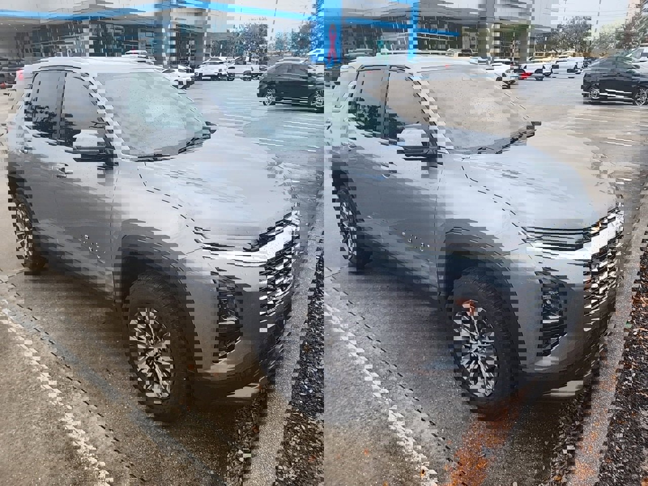 Used 2025 Chevrolet Equinox LT w/ Safety and Technology Package image 7