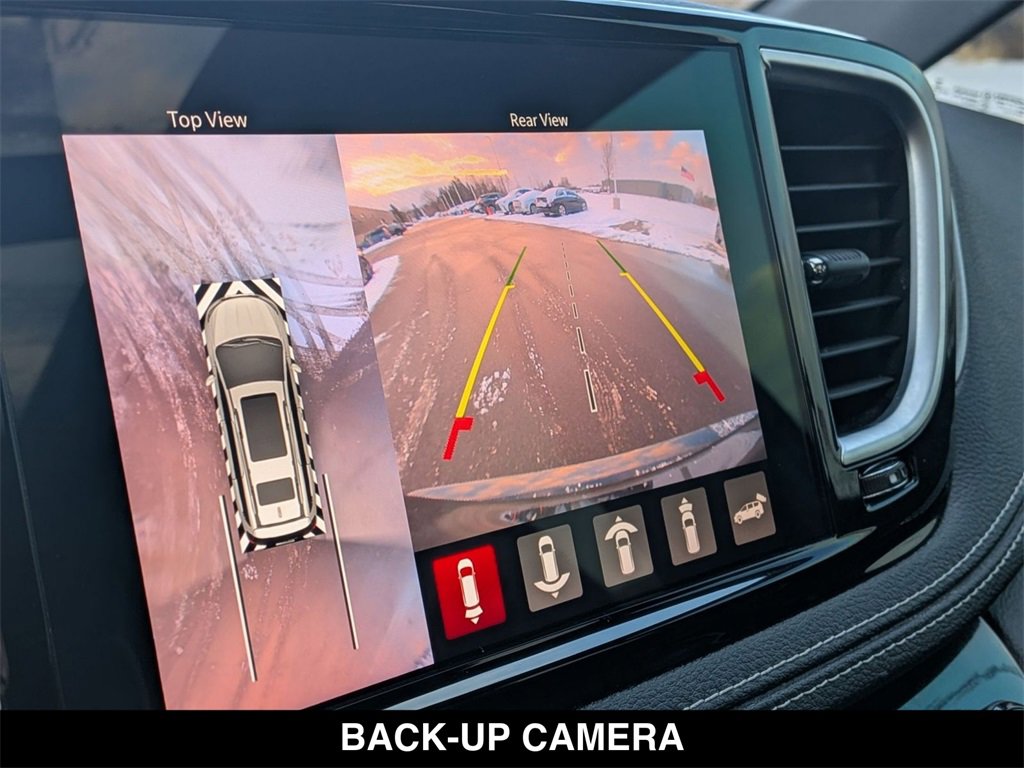 Used 2022 Chrysler Pacifica Limited w/ Uconnect Theater Family Group image 9