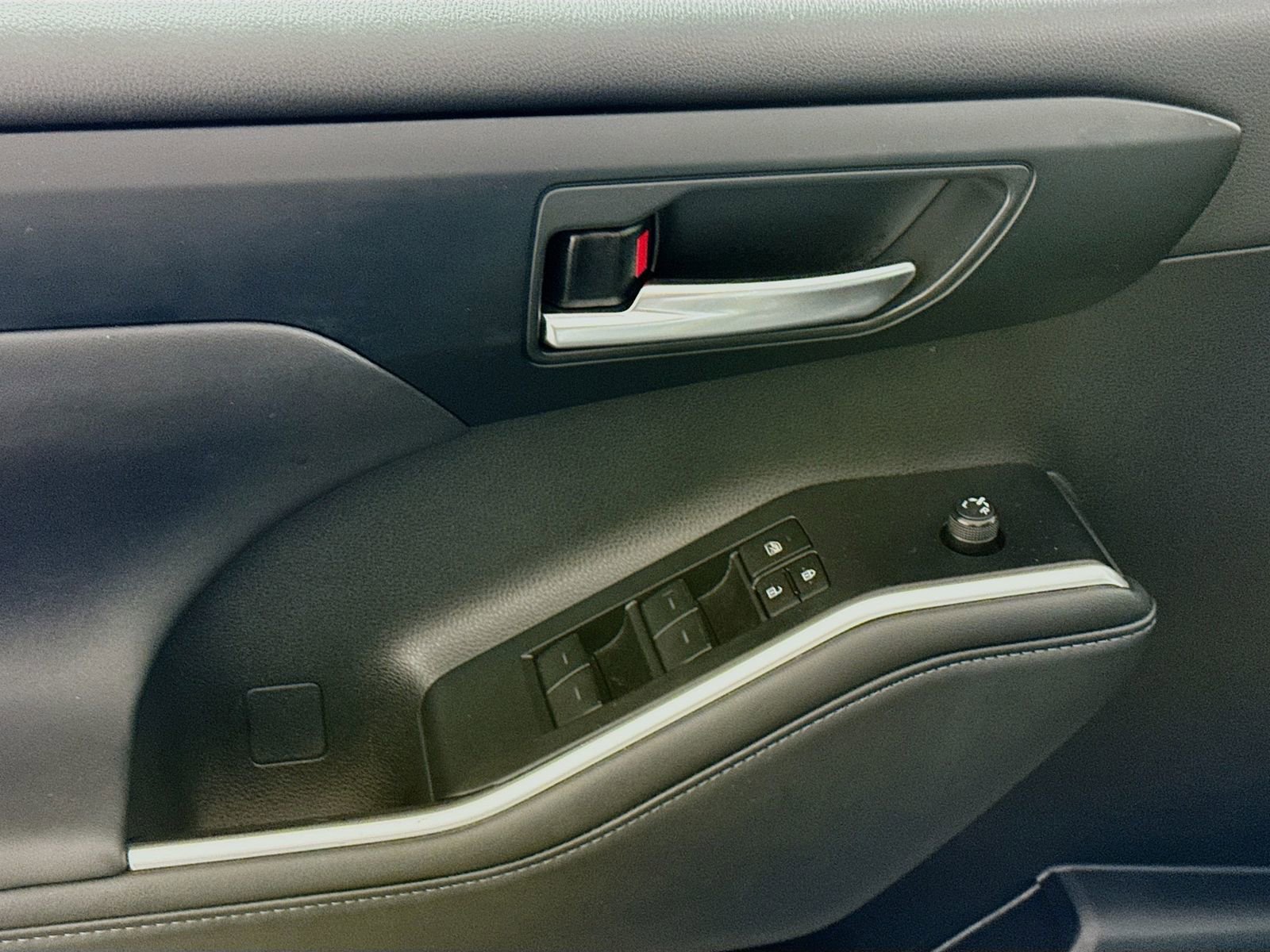 Certified 2024 Toyota Highlander XLE image 15