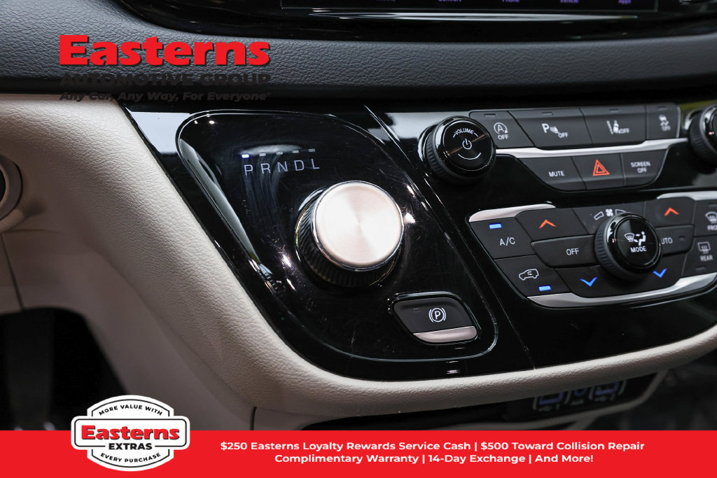 Used 2023 Chrysler Pacifica Touring-L FWD image 14