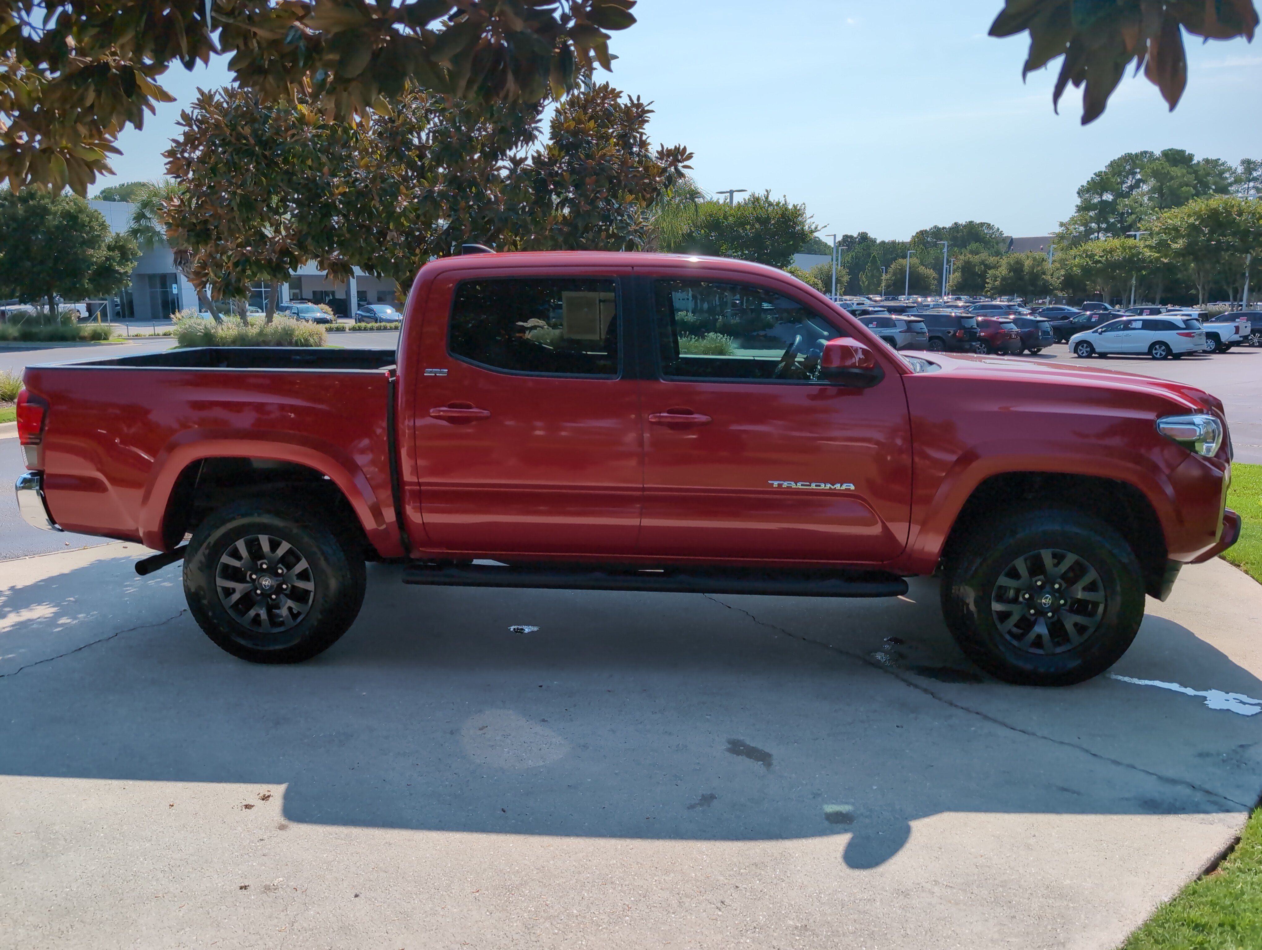 Certified 2023 Toyota Tacoma SR5 AWD/4WD image 11