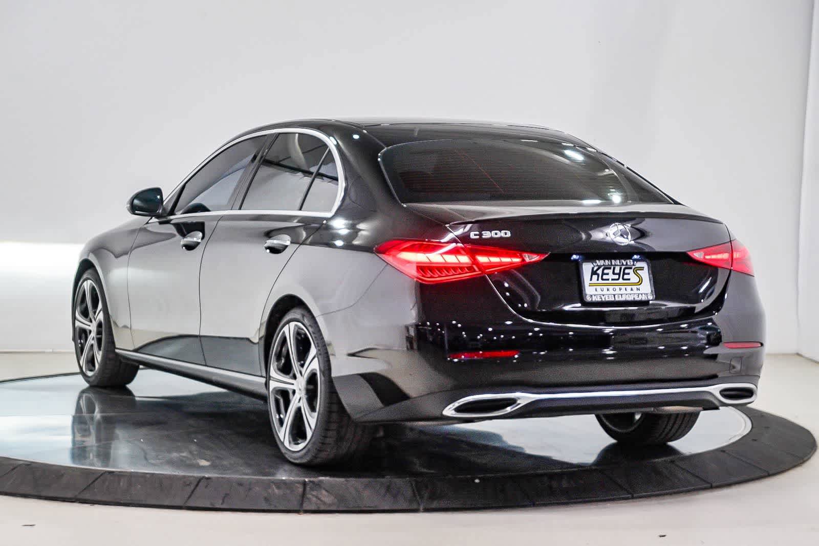 Used 2023 Mercedes-Benz C 300 Sedan image 2