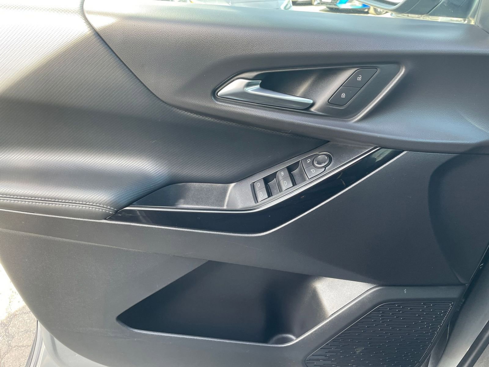 Used 2025 Chevrolet Equinox LT image 18