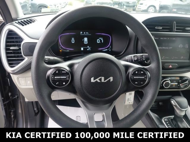 Used 2025 Kia Soul LX image 11