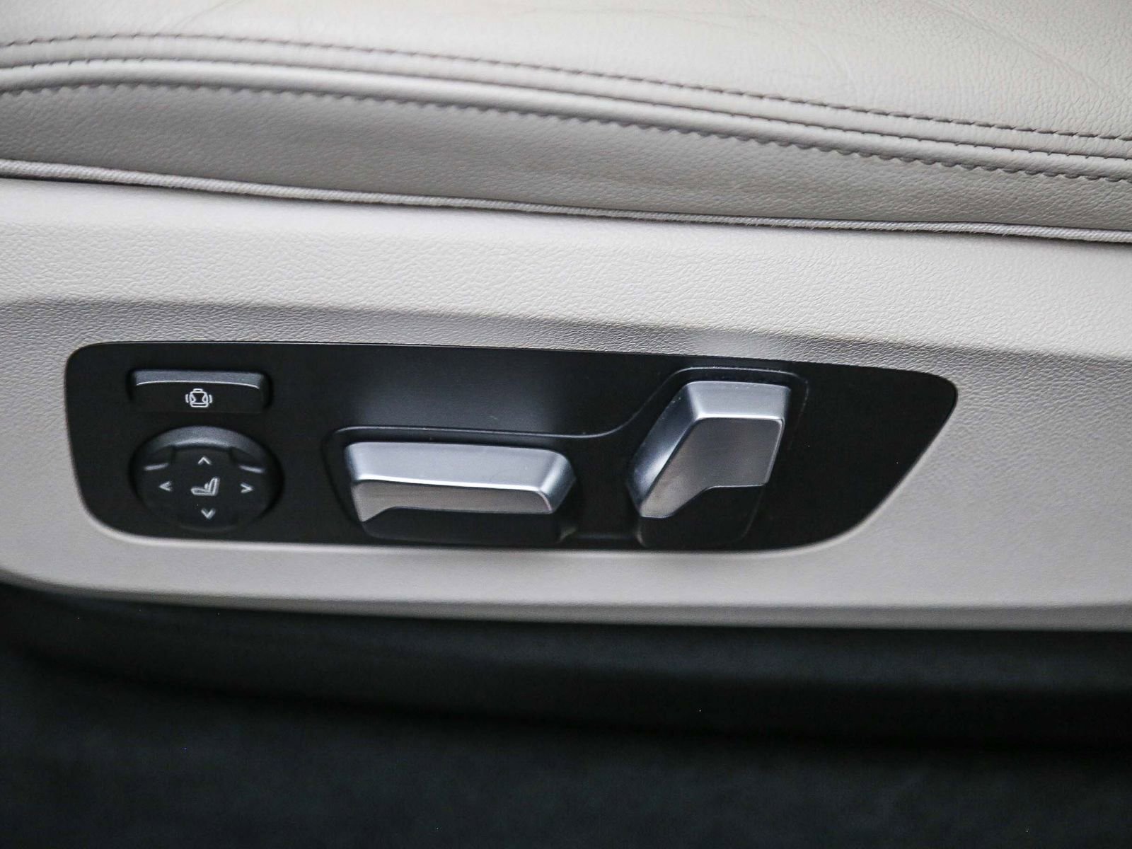 Used 2020 BMW X5 sDrive40i w/ Convenience Package RWD image 23