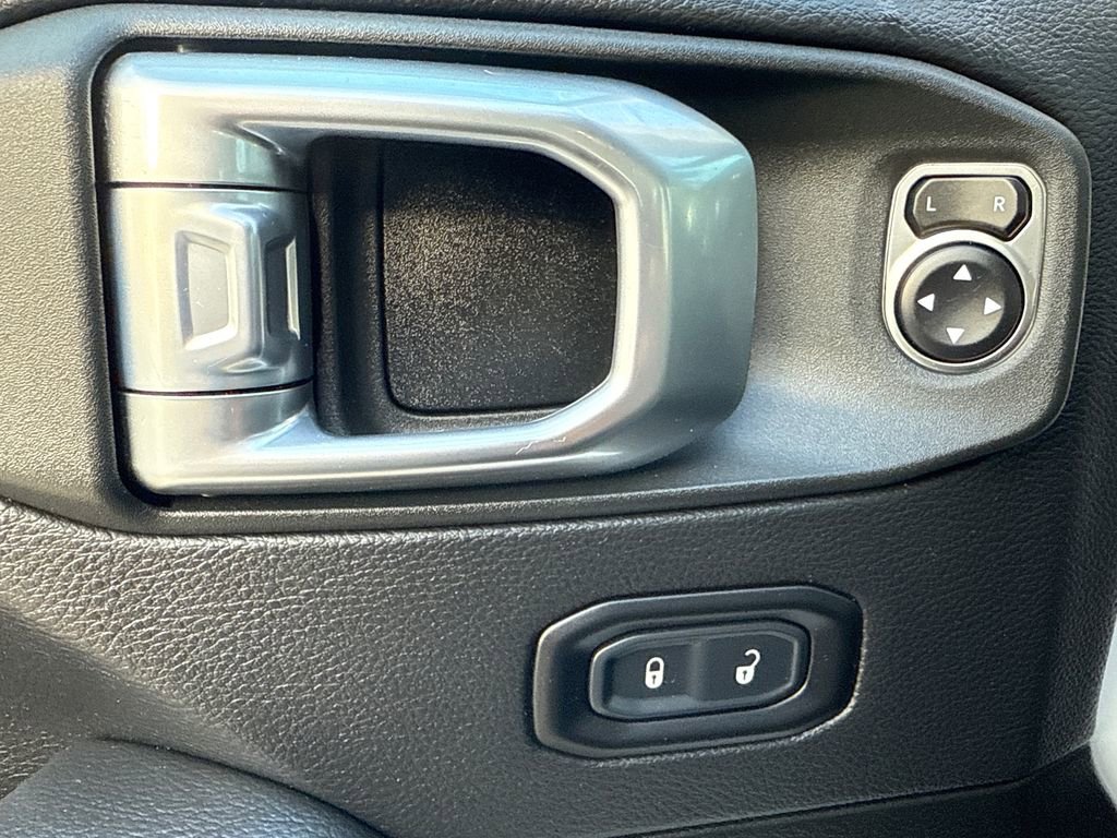 Used 2022 Jeep Wrangler Unlimited Rubicon image 27
