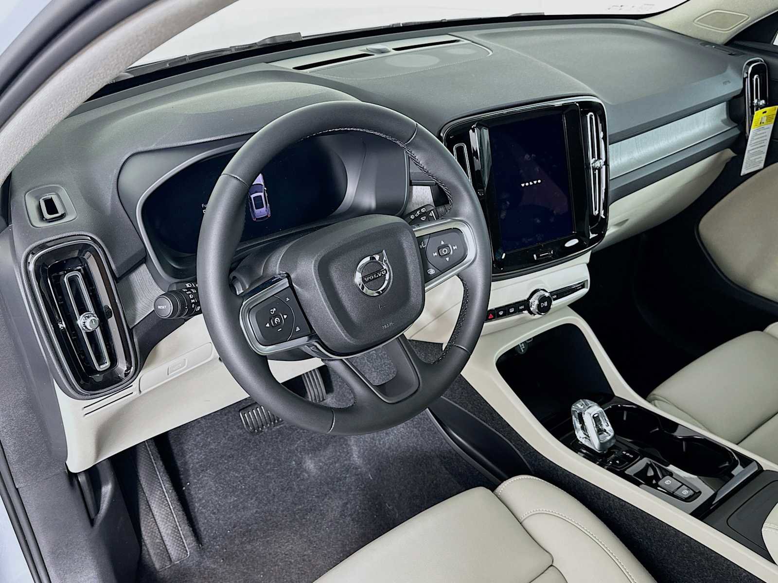 New 2026 Volvo XC40 B5 Plus w/ Protection Package Premier AWD/4WD image 9