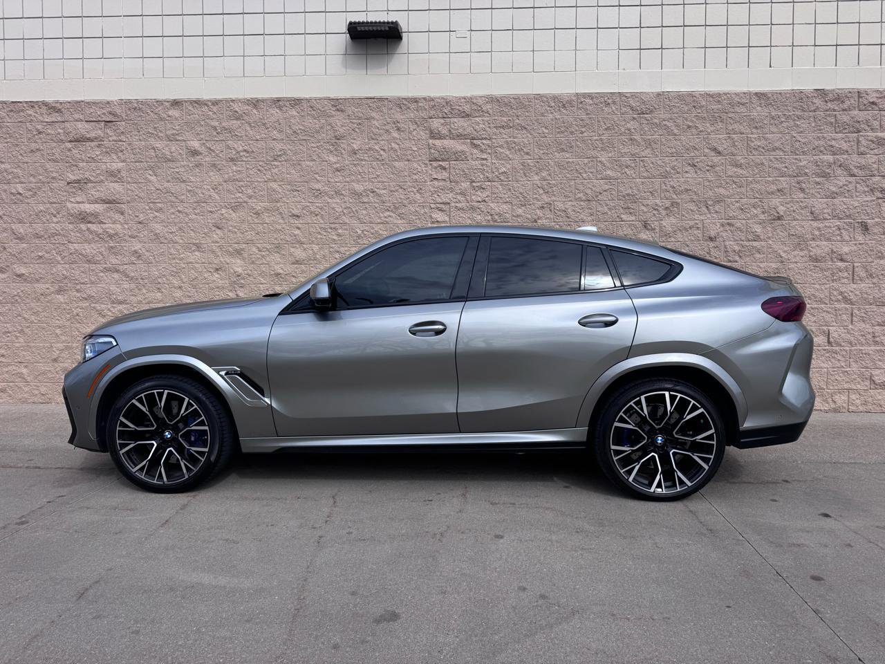 Used 2021 BMW X6 M w/ Executive Package image 3