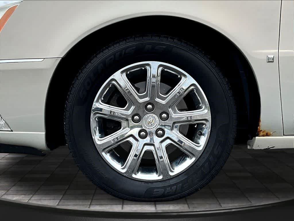 Used 2008 Cadillac DTS FWD image 33