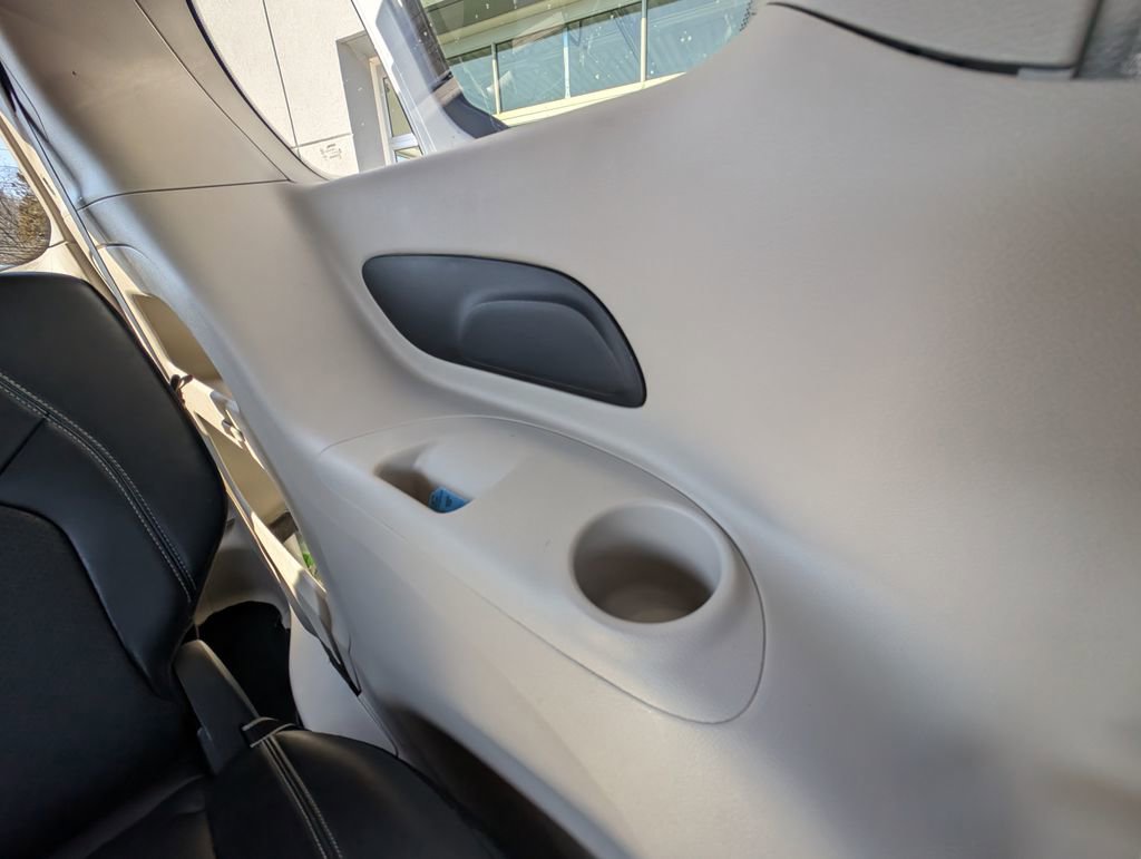 Used 2024 Chrysler Pacifica Touring-L image 37