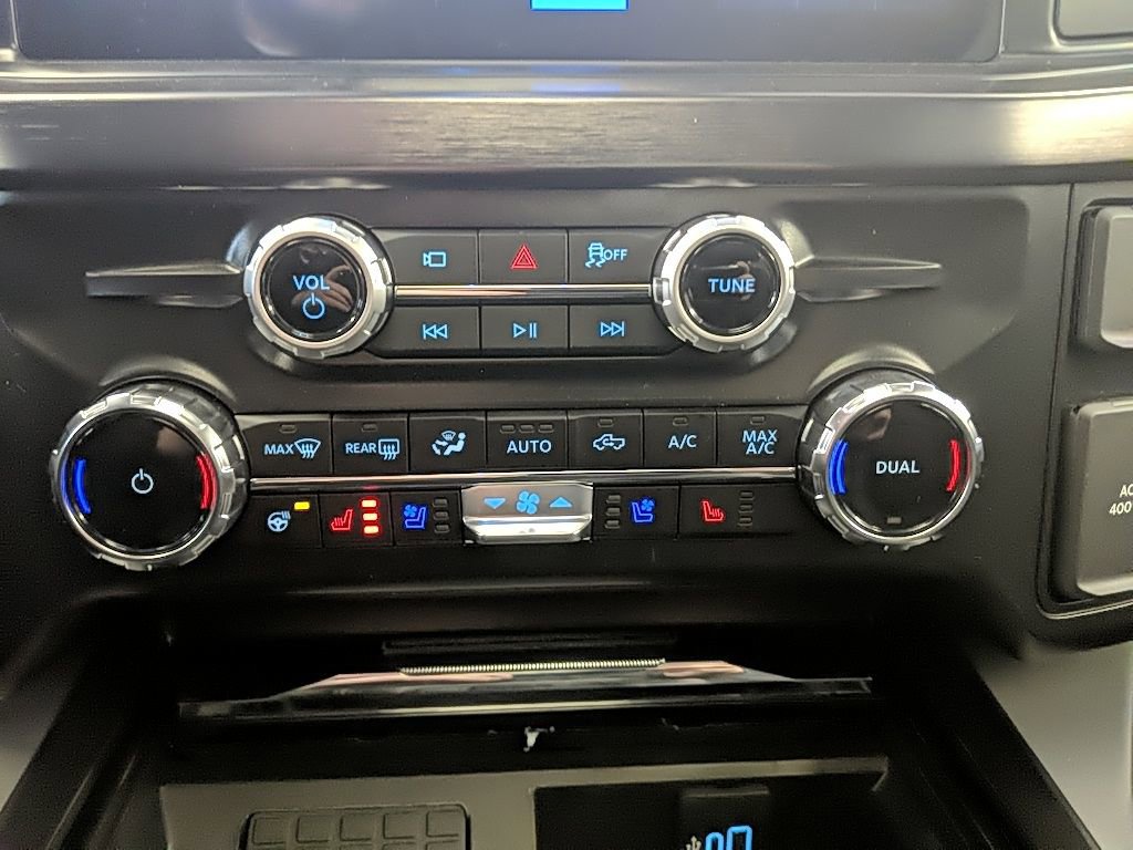 New 2026 Ford F250 Lariat w/ Black Appearance Package image 26