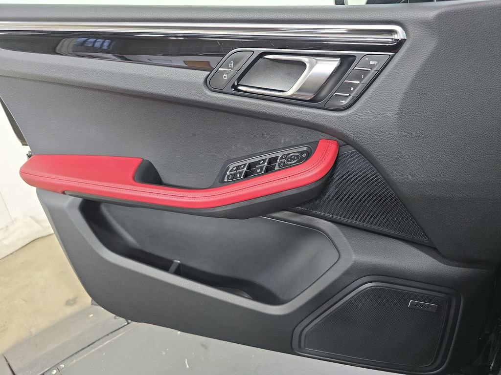 Used 2025 Porsche Macan image 22