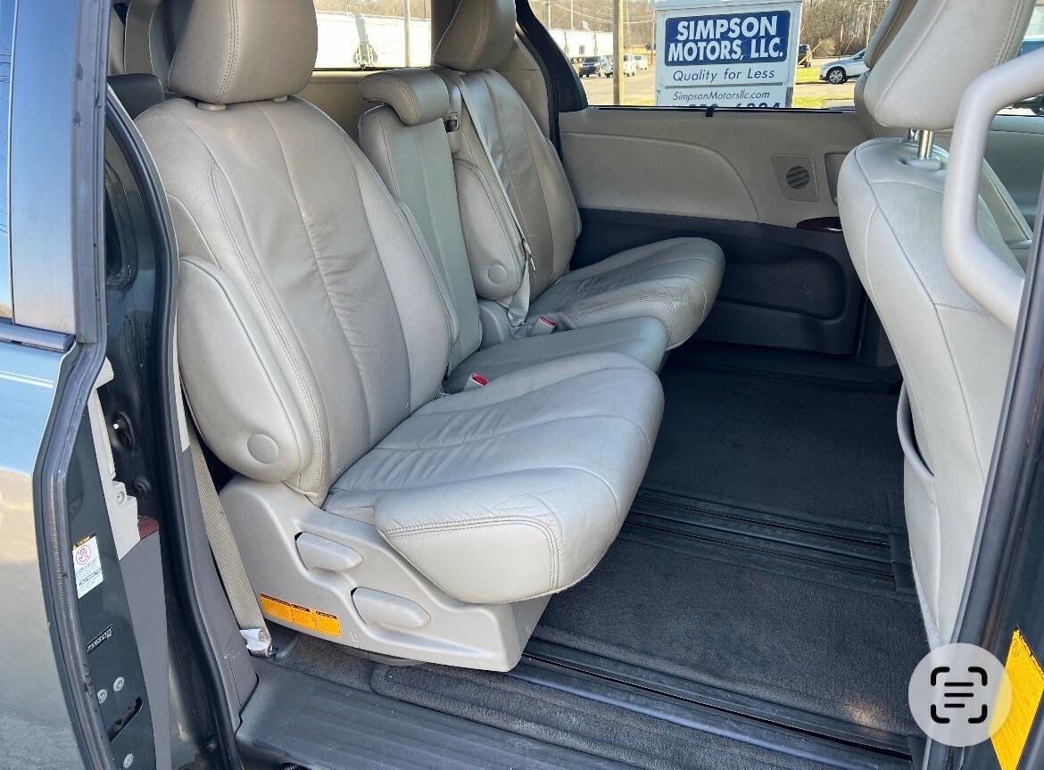 Used 2012 Toyota Sienna XLE w/ Premium Pkg FWD image 12