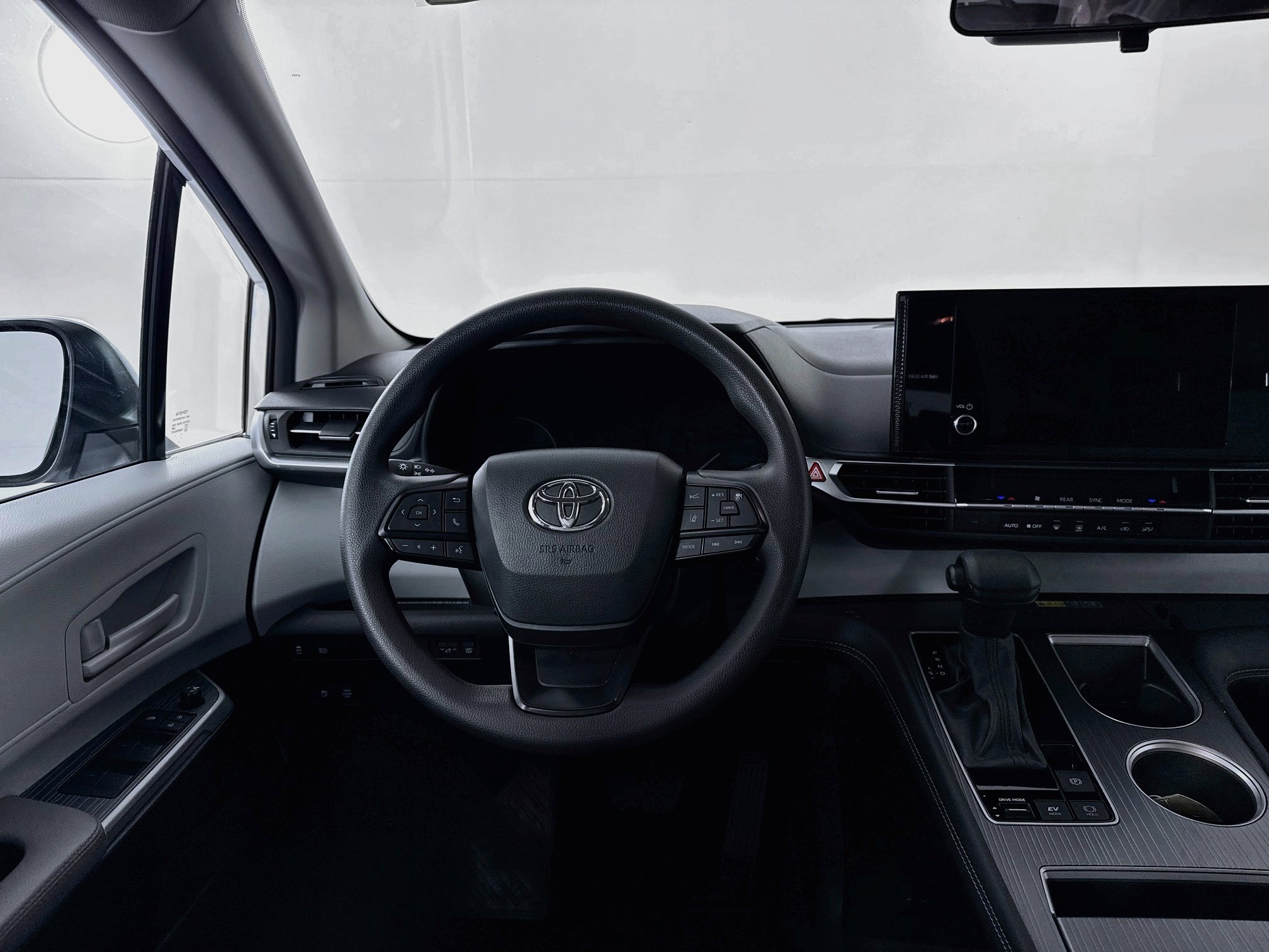 Certified 2025 Toyota Sienna LE FWD image 20