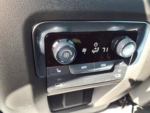 New 2026 Chevrolet Suburban High Country image 23