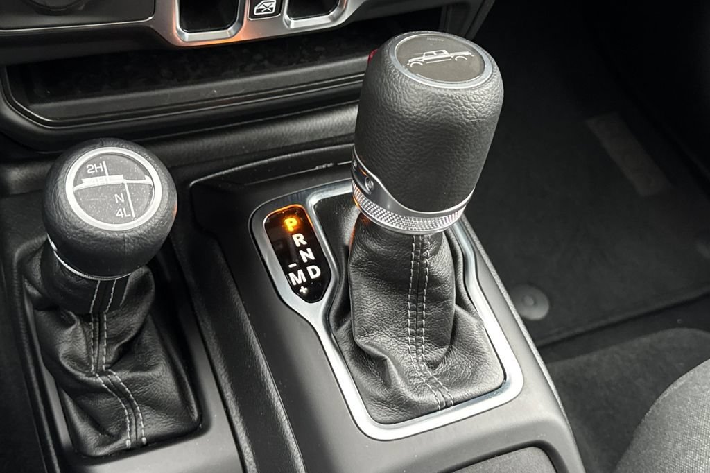 Used 2025 Jeep Gladiator Sport AWD/4WD image 23