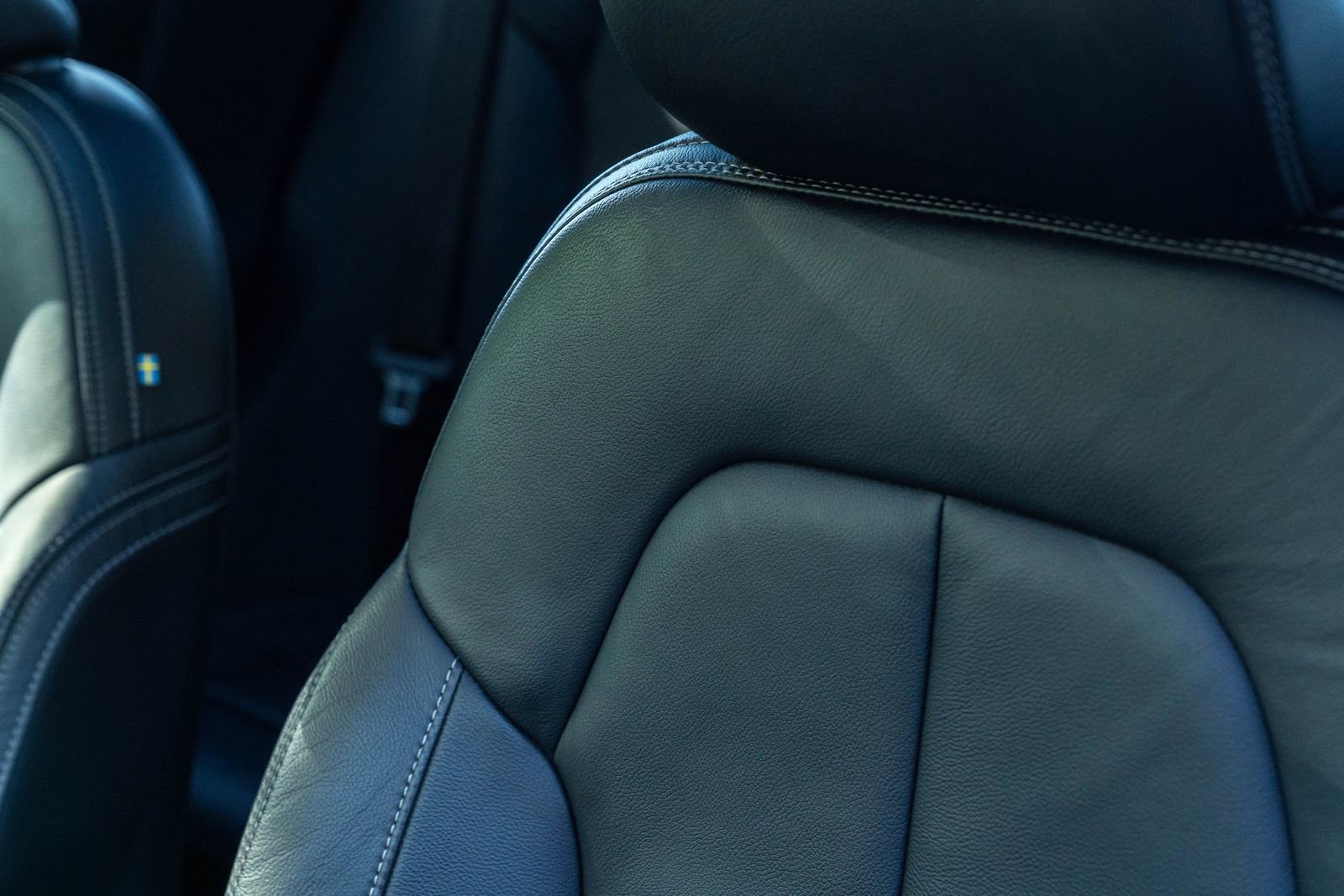 Used 2024 Volvo XC40 B5 Ultimate w/ Protection Package Premier image 20