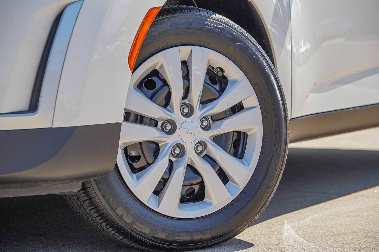 Used 2024 Kia Soul LX image 2