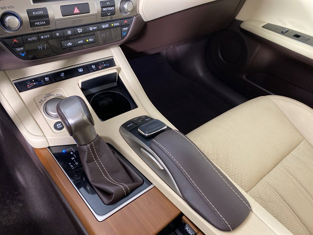 Used 2018 Lexus ES 300h image 16