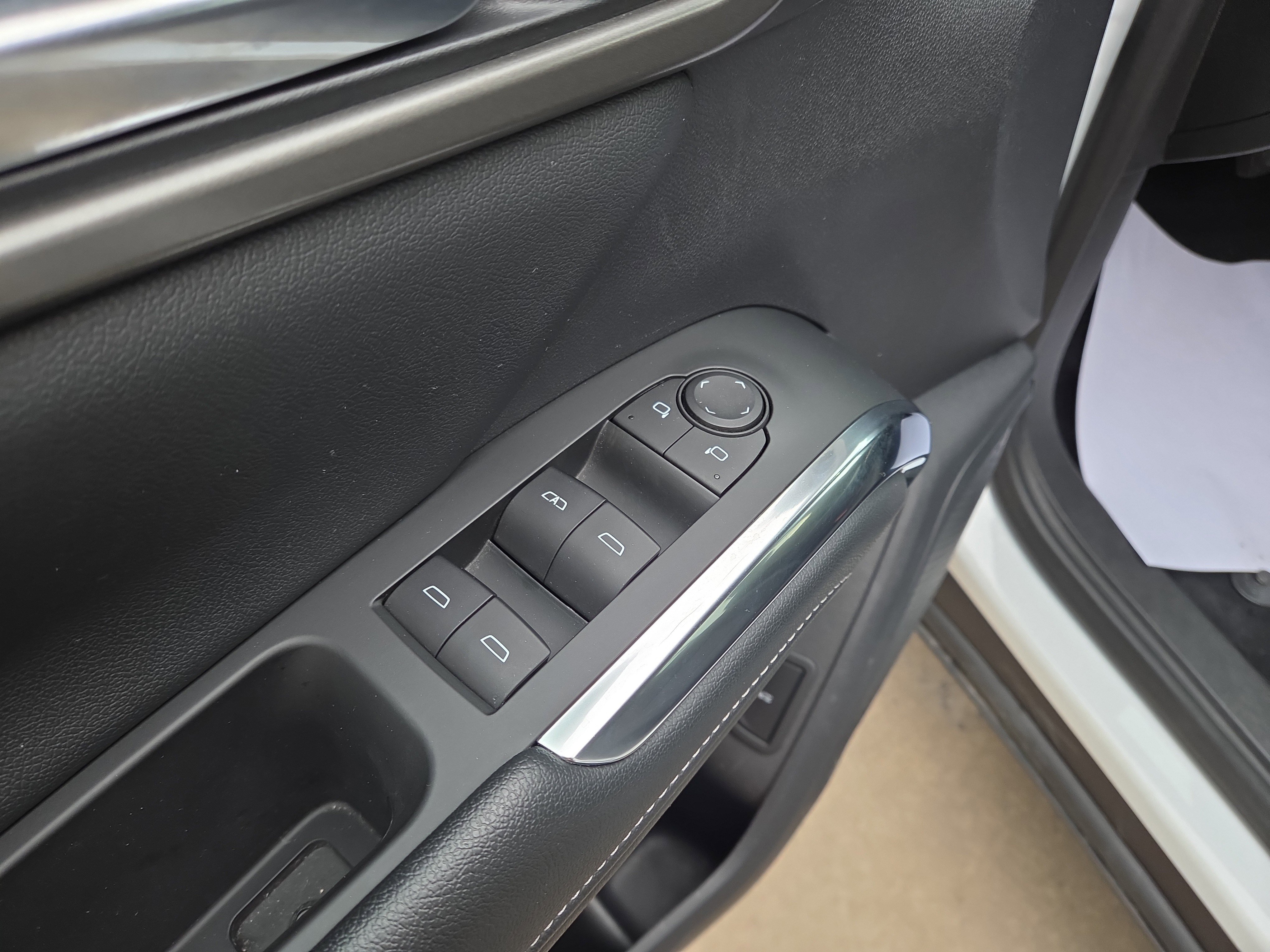 Used 2024 Chevrolet Traverse LT image 17