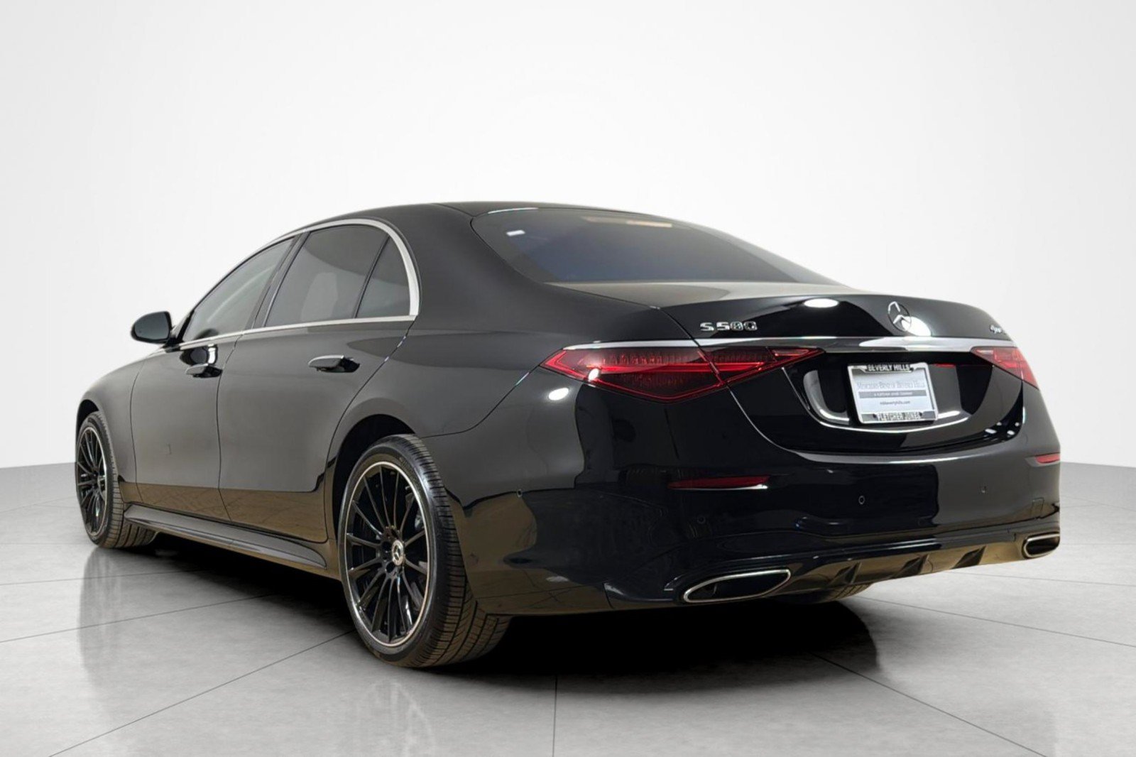Used 2022 Mercedes-Benz S 580 4MATIC Sedan image 3