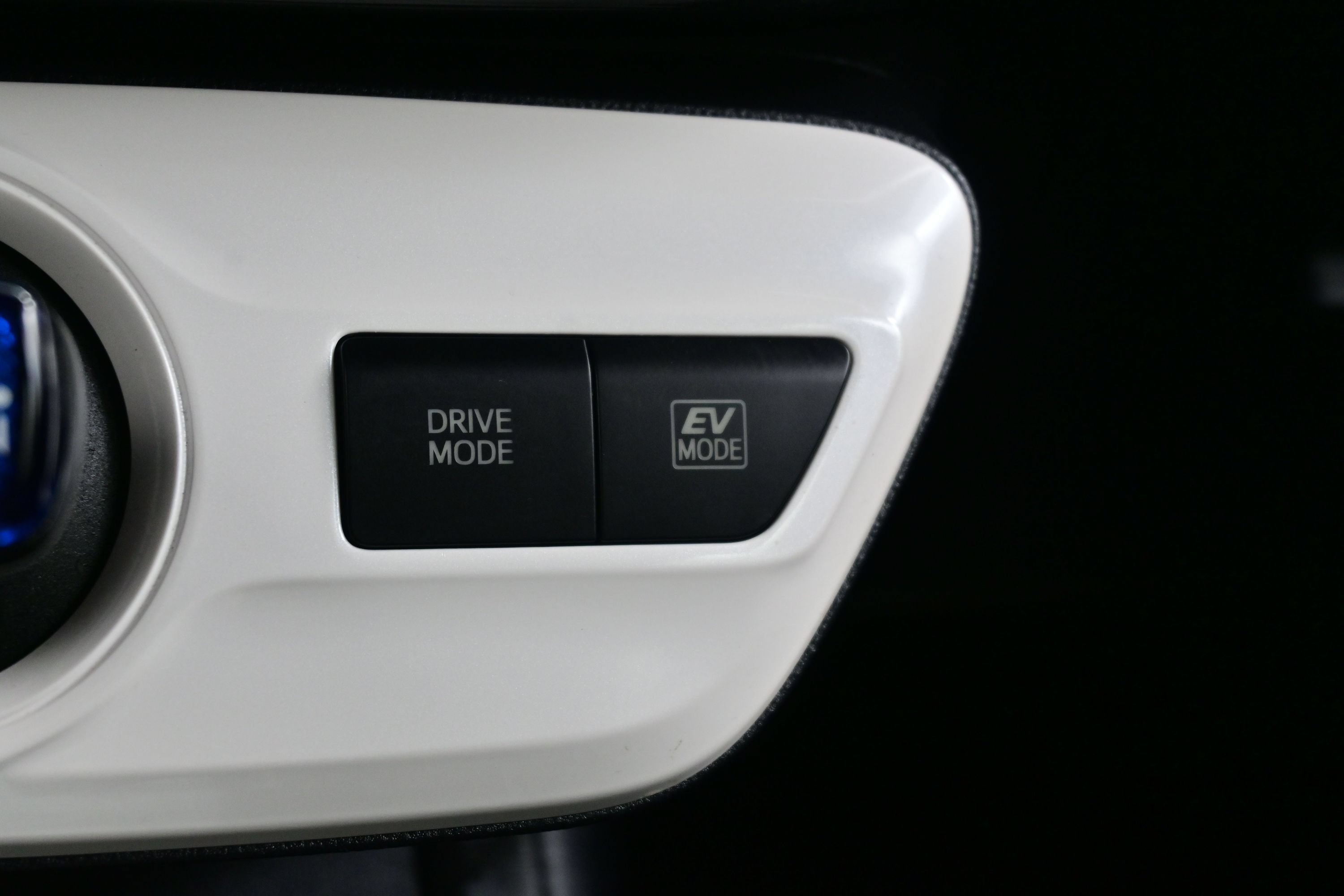 Used 2017 Toyota Prius Four w/ Advanced Technology Package FWD image 23