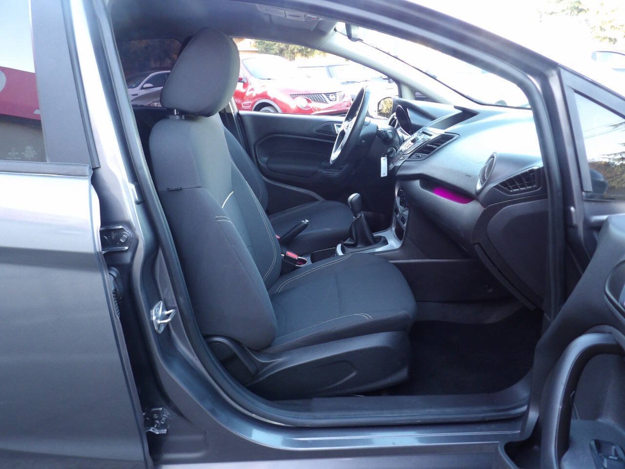 Used 2014 Ford Fiesta SE FWD image 6