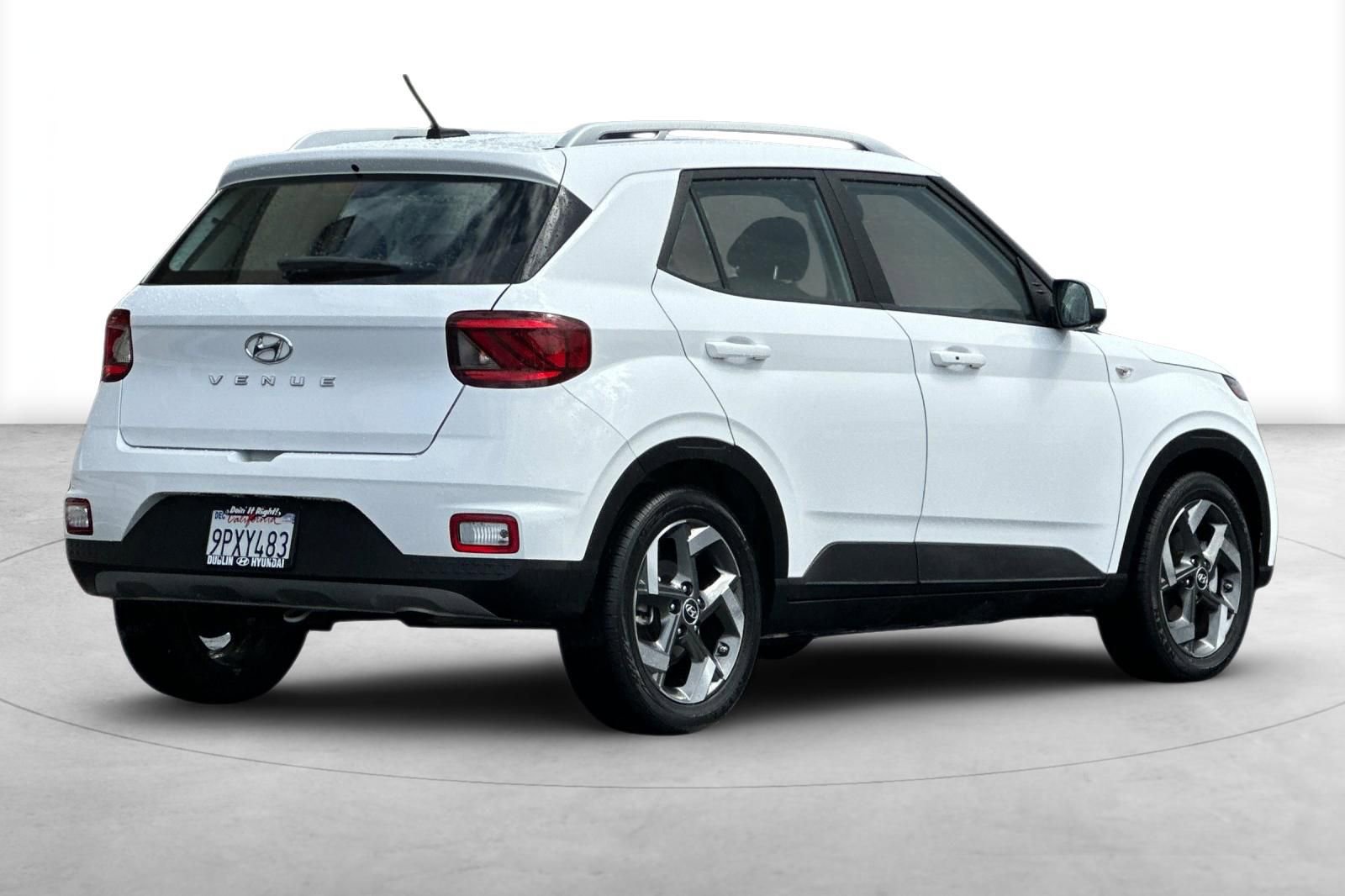 Used 2025 Hyundai Venue SEL FWD image 6