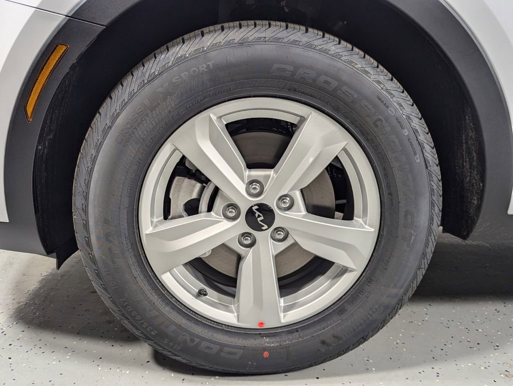 New 2025 Kia Sorento LX image 9