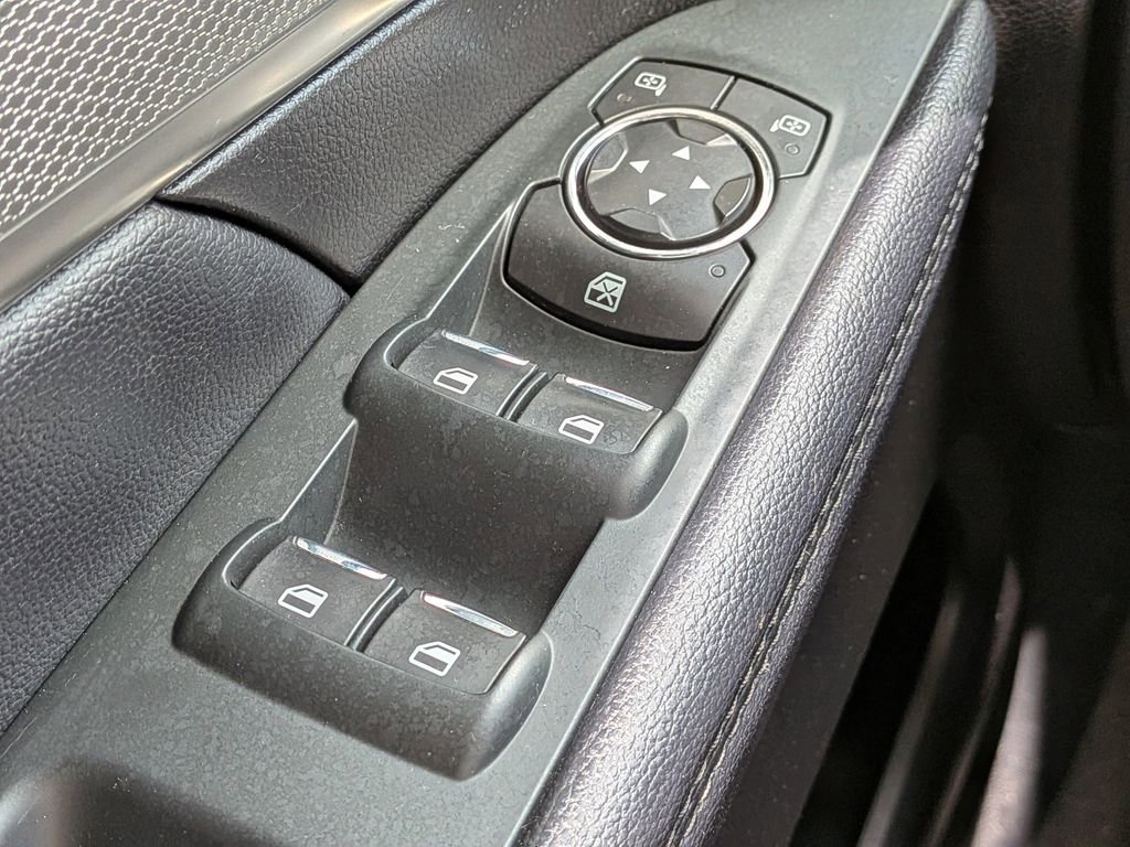 Used 2018 Ford Explorer XLT FWD image 23