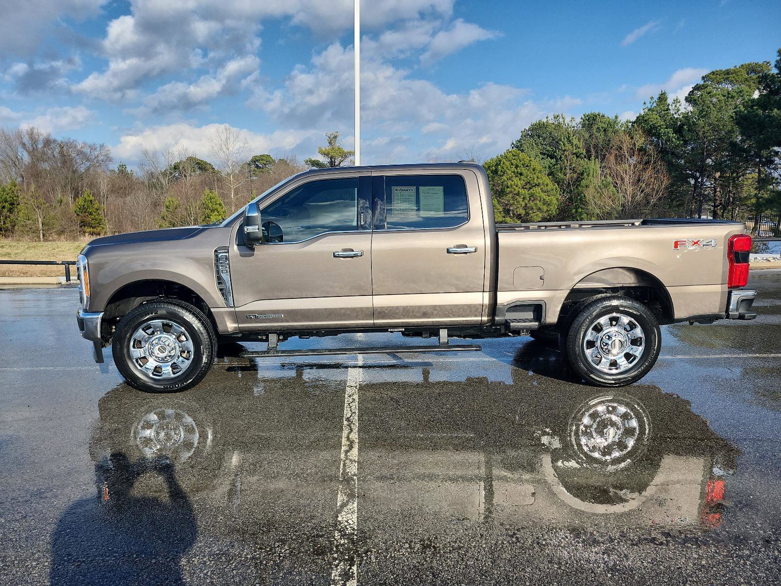 Used 2023 Ford F250 Lariat w/ Lariat Ultimate Package image 2