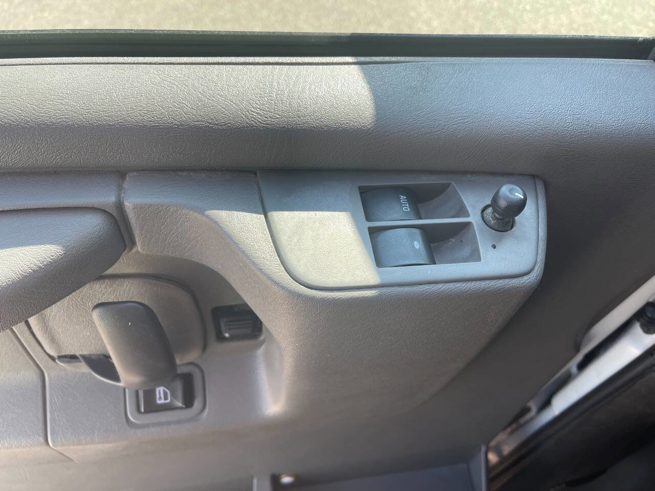 Used 2014 Chevrolet Express 2500 image 14