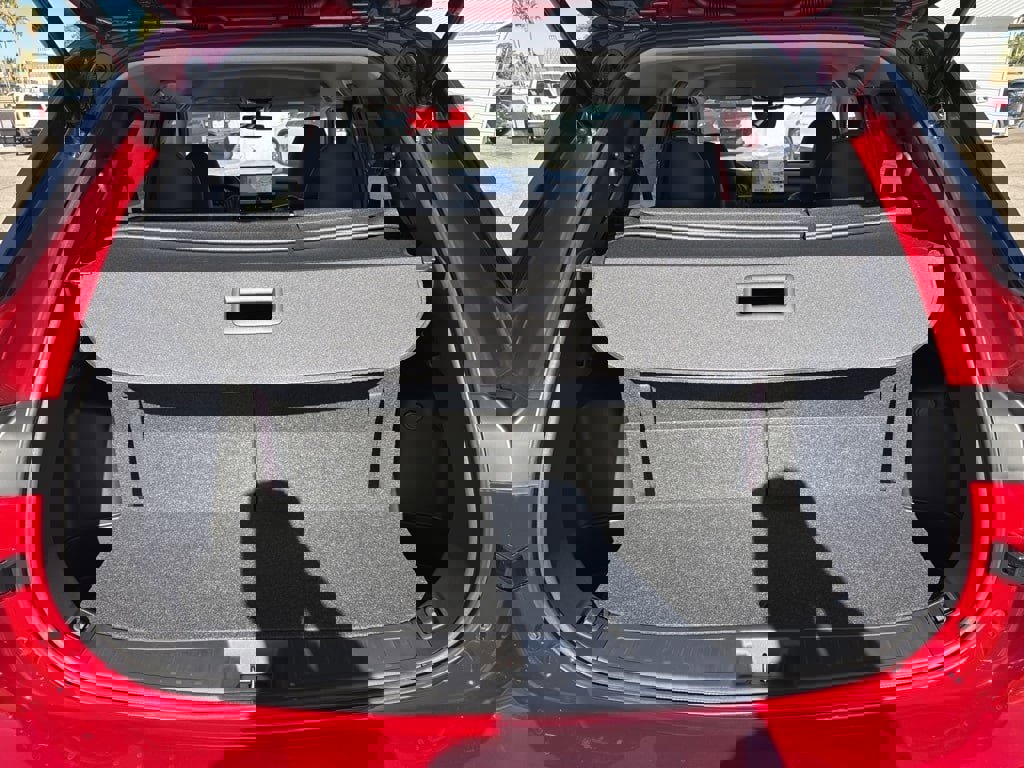 New 2025 Mitsubishi Outlander SE image 28