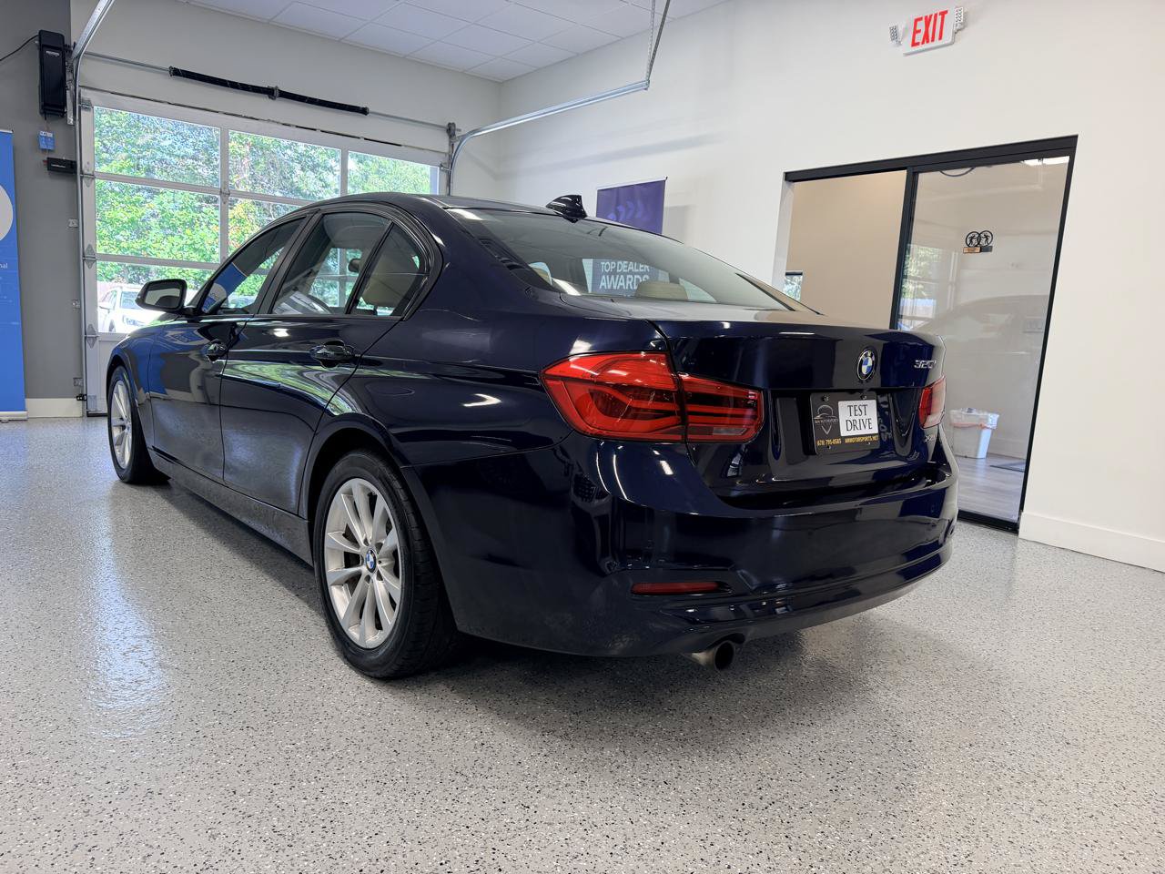 Used 2016 BMW 320i xDrive Sedan AWD/4WD image 5
