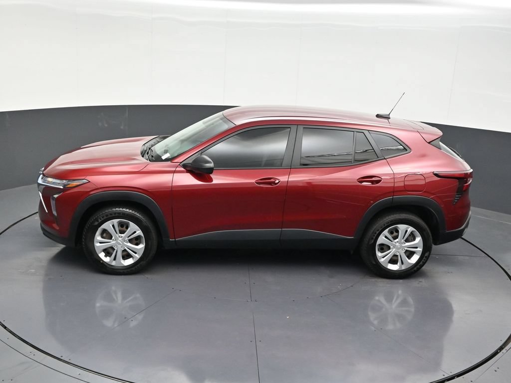 Used 2024 Chevrolet Trax LS FWD image 17