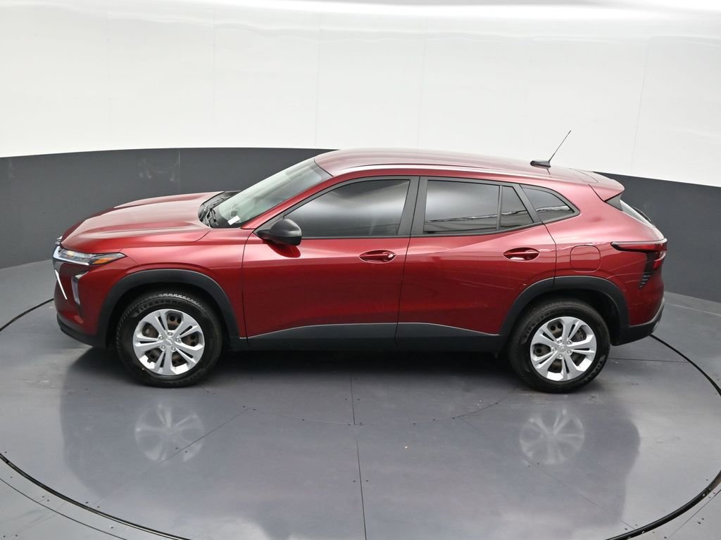 Used 2024 Chevrolet Trax LS FWD image 17