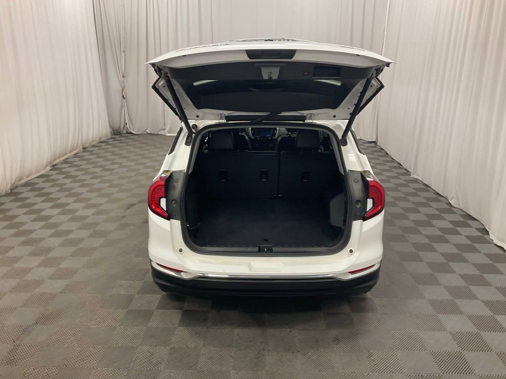 Used 2024 GMC Terrain SLT image 28