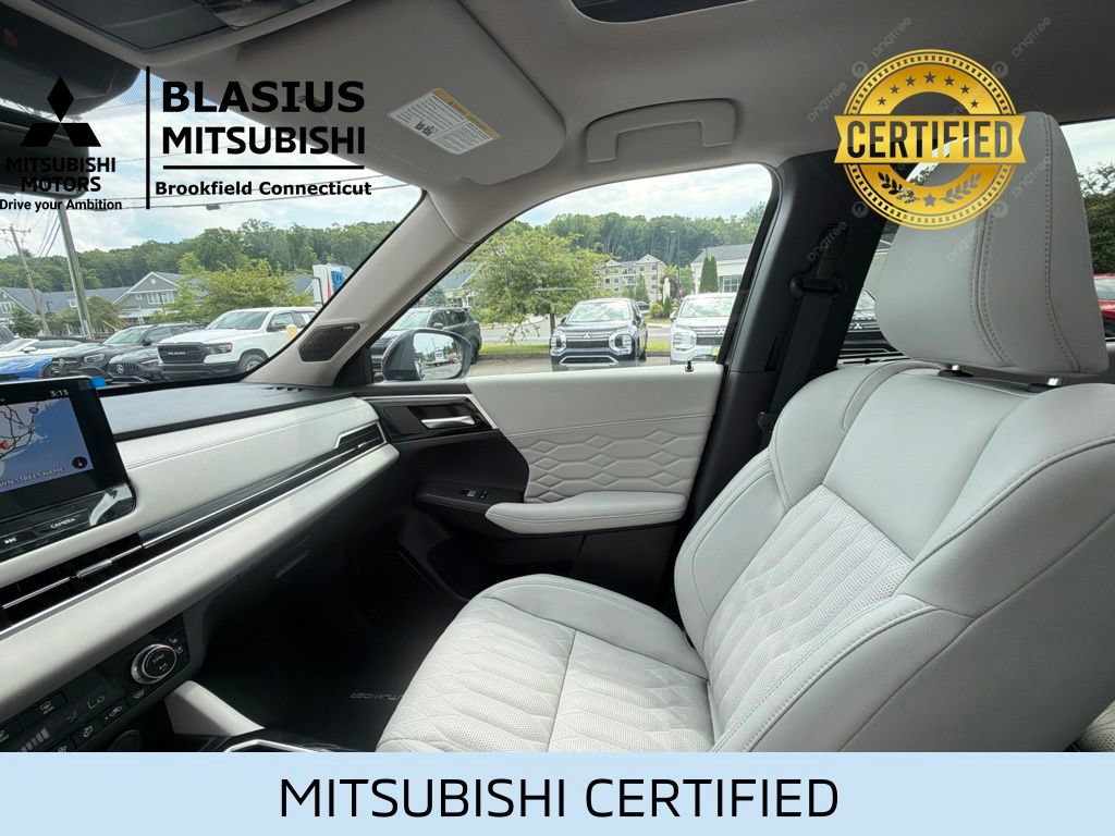 Used 2025 Mitsubishi Outlander AWD image 25