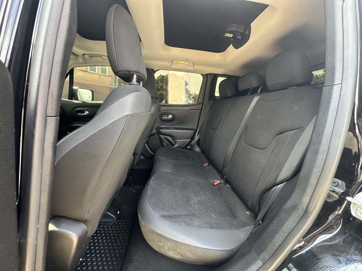 Used 2019 Jeep Renegade Altitude w/ Quick Order Package 2XM AWD/4WD image 37