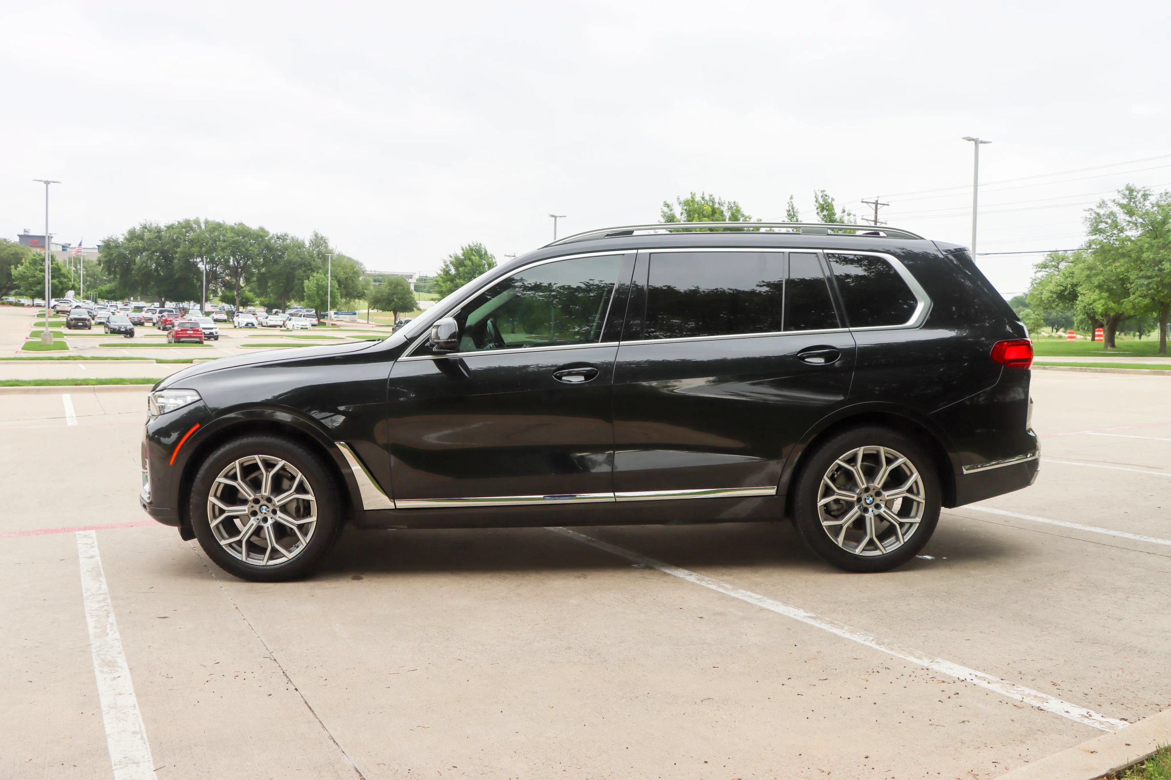 Used 2019 BMW X7 xDrive40i w/ Premium Package AWD/4WD image 4
