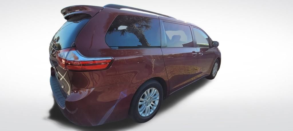 Used 2017 Toyota Sienna XLE w/ XLE Navigation Package image 4