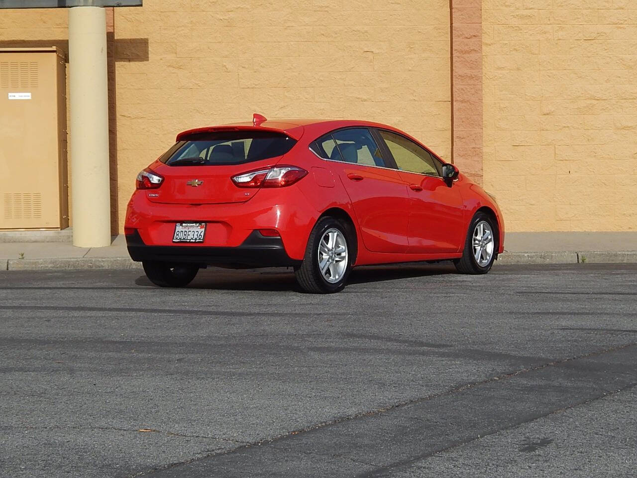 Used 2017 Chevrolet Cruze LT w/ Convenience Package FWD image 5